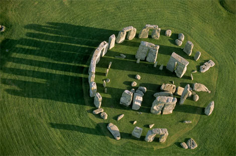 http://crystalhatchlings.com/EasterEggs/Images/Stonehenge.jpg